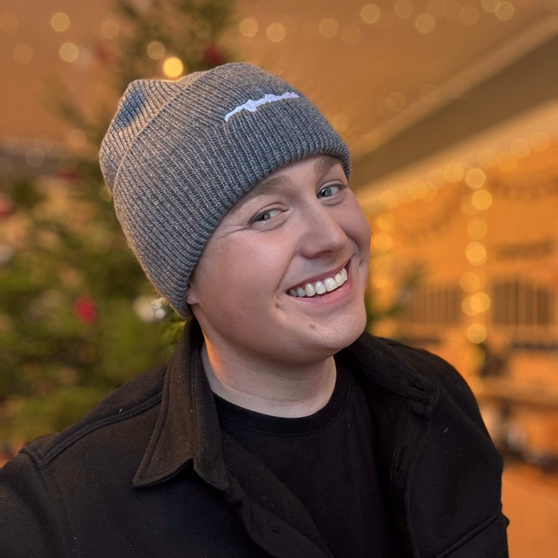 VALDEMARSVIKEN Mössa Max Ljusgrå