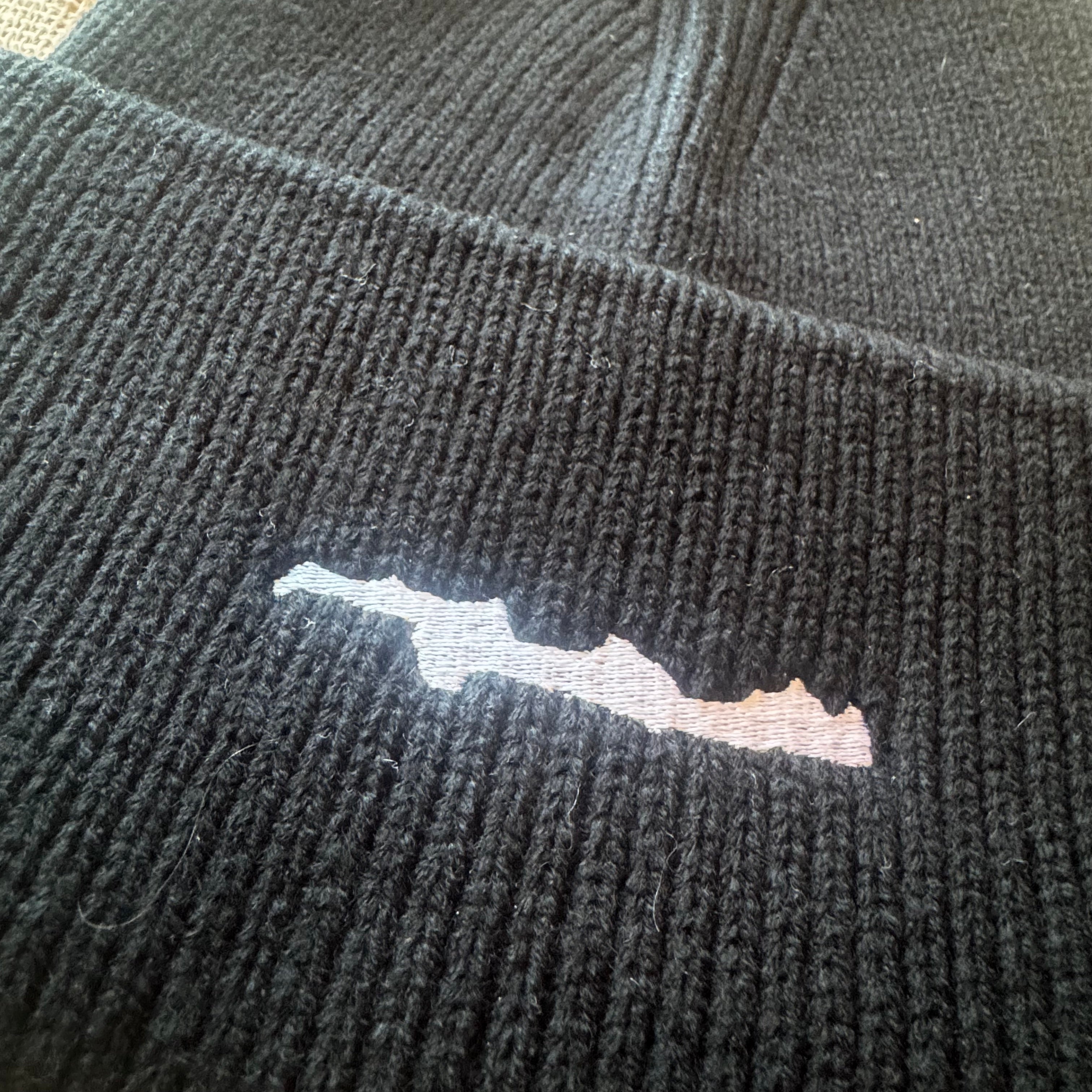 VALDEMARSVIKEN Mössa Max Svart