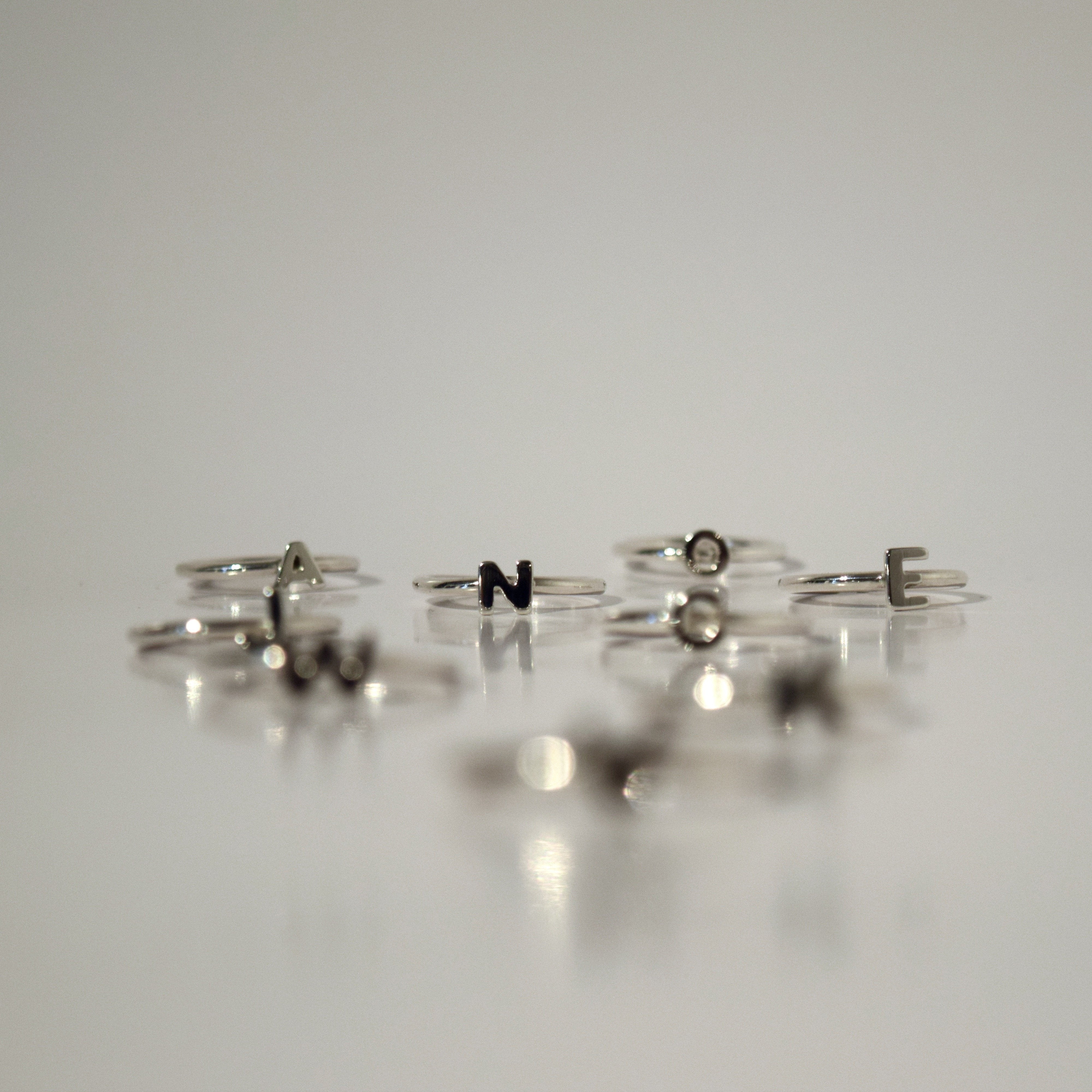LILY Ring Small Bokstav
