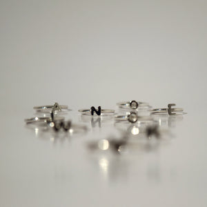 LILY Ring Small Bokstav