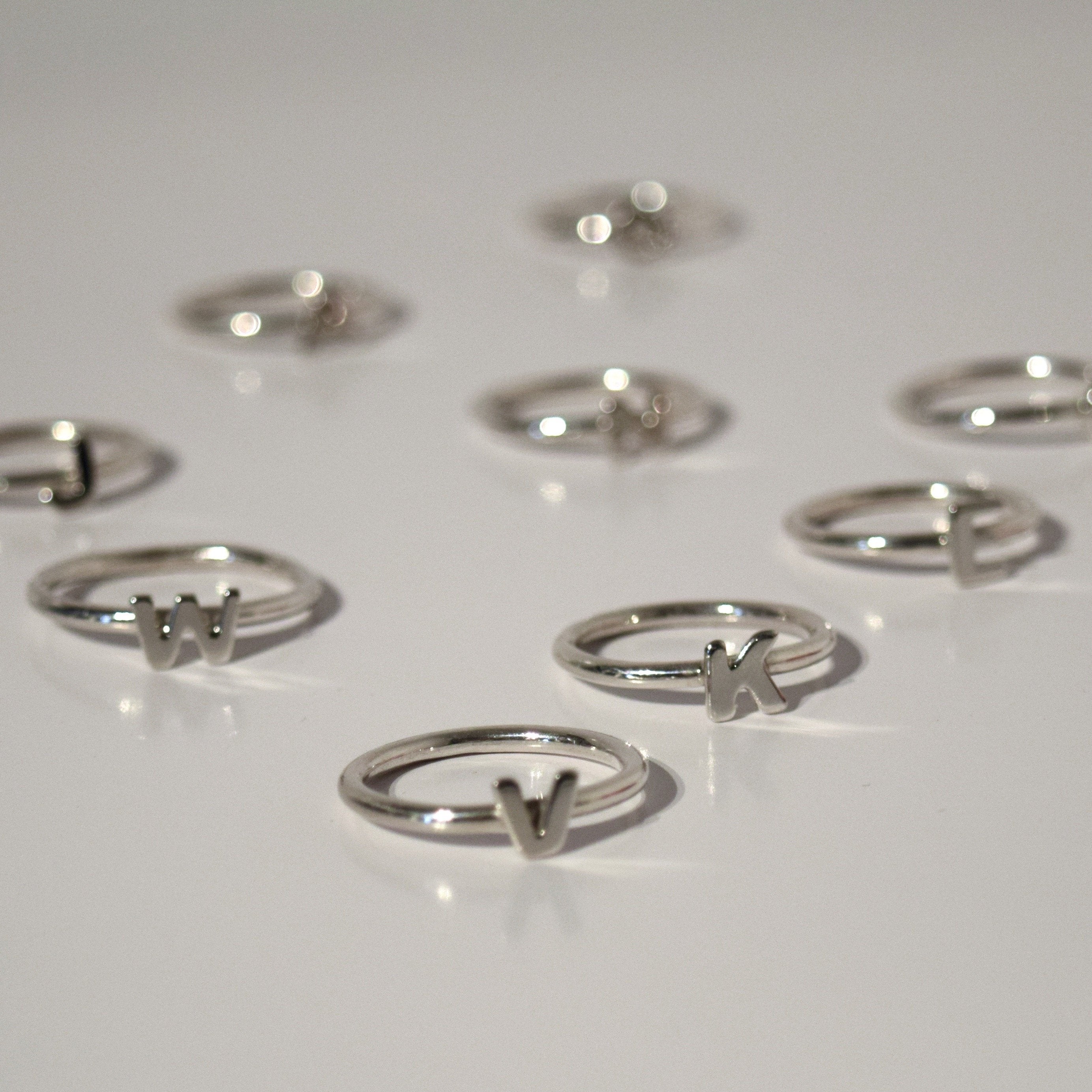 LILY Ring Small Bokstav