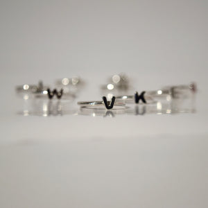 LILY Ring Small Bokstav