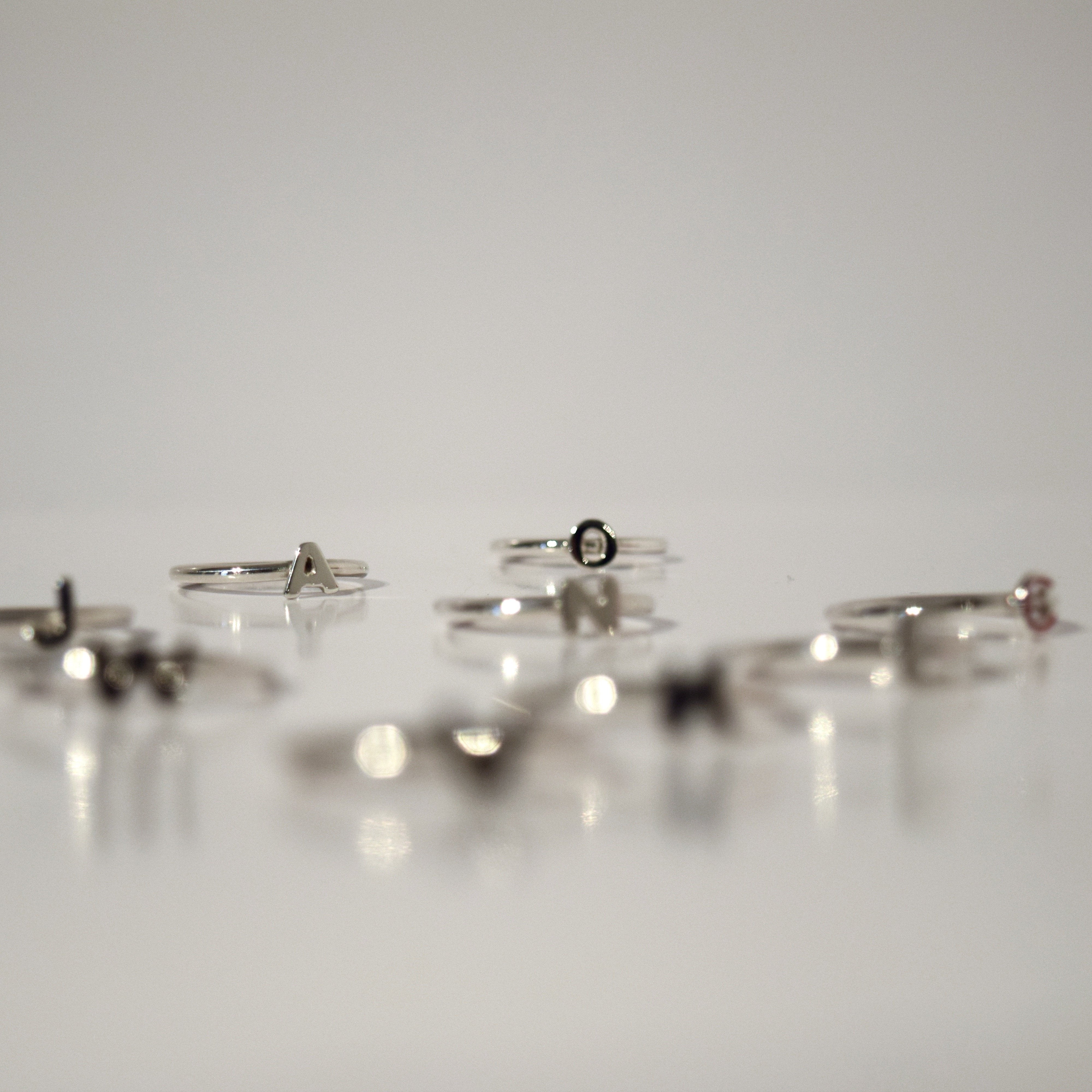 LILY Ring Small Bokstav
