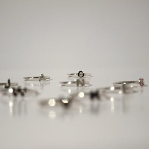 LILY Ring Small Bokstav