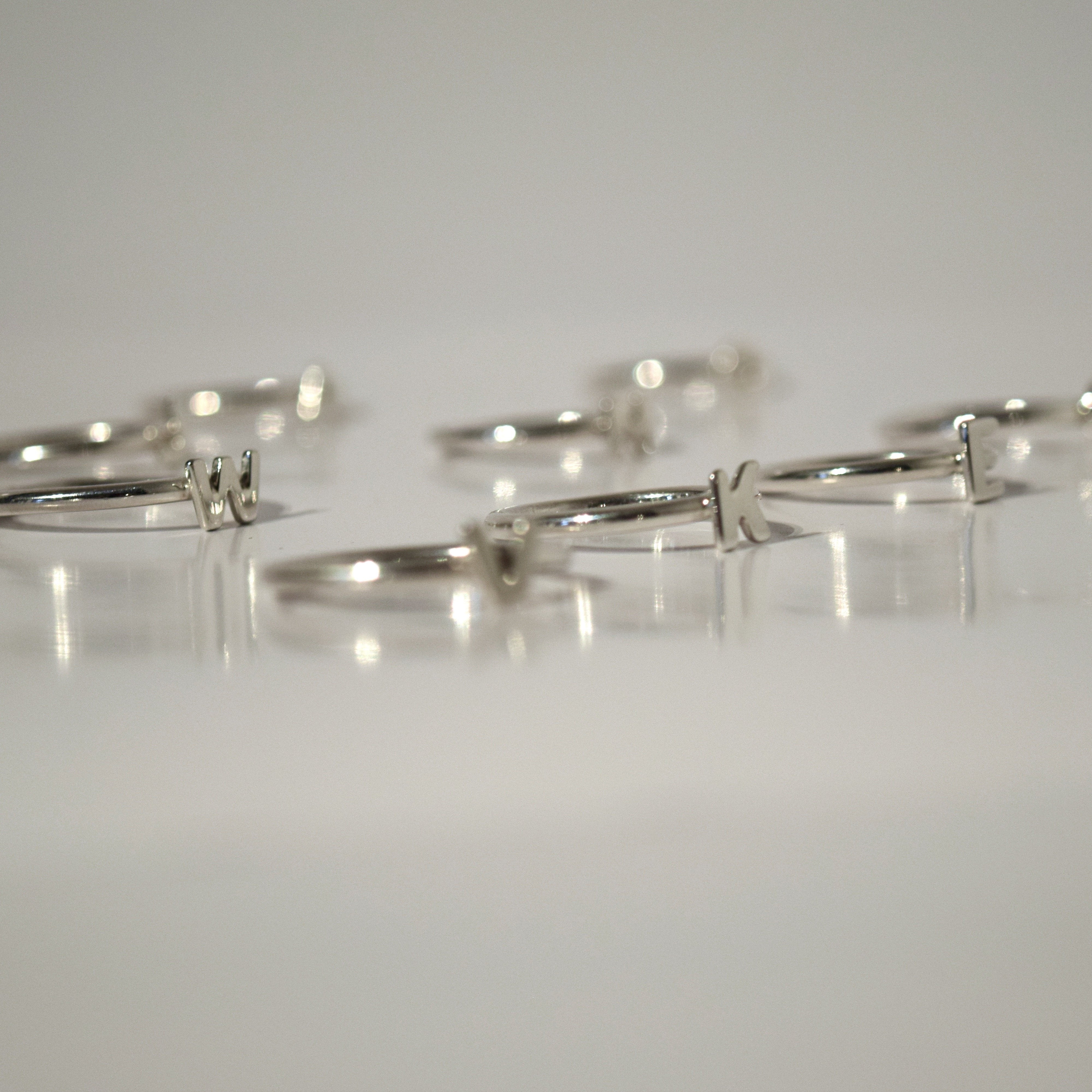 LILY Ring Small Bokstav