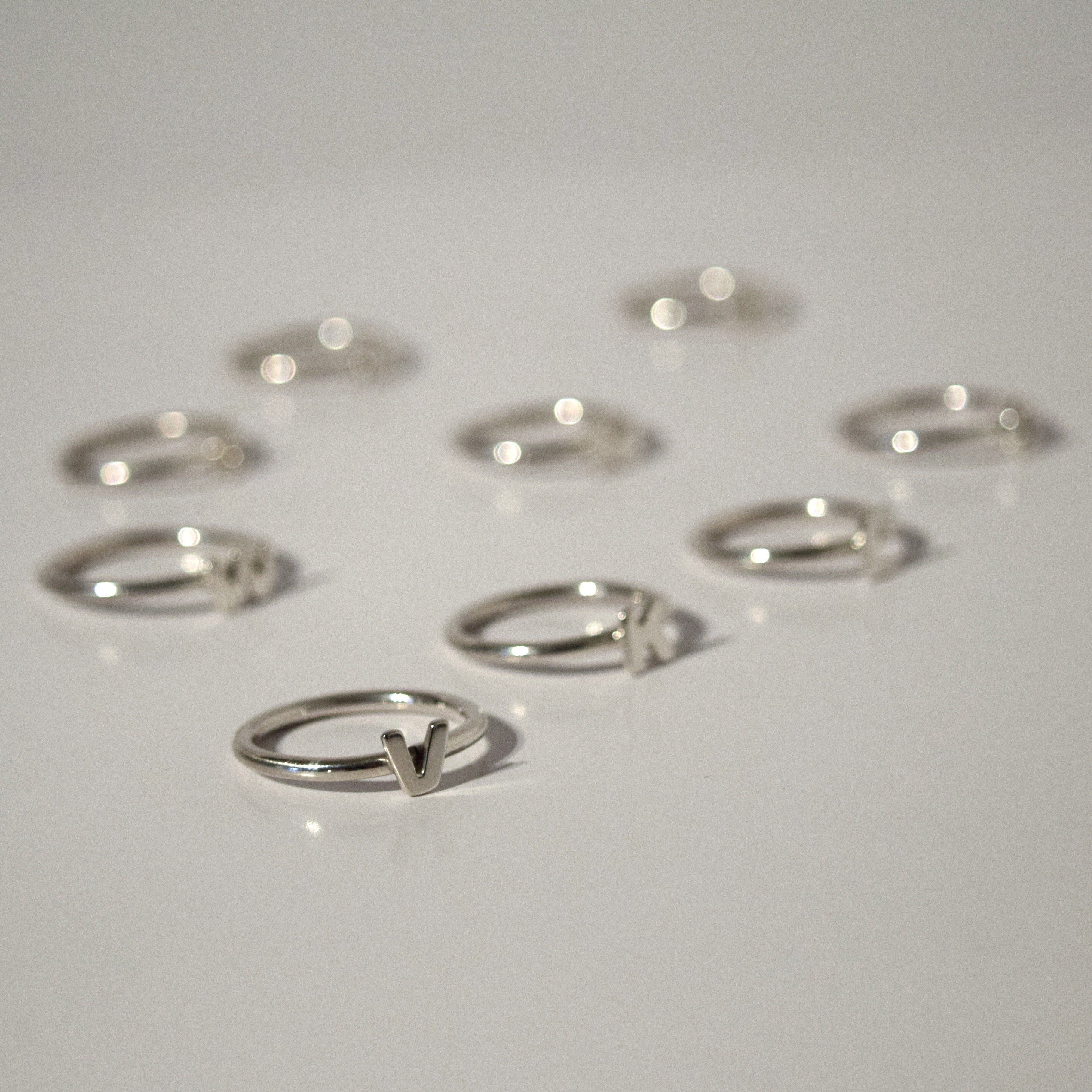 LILY Ring Small Bokstav